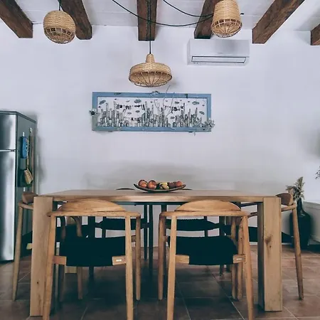 Rector's - Charming Retreat In Old Town With Jacuzzi In Private Courtyard Ferienhaus *