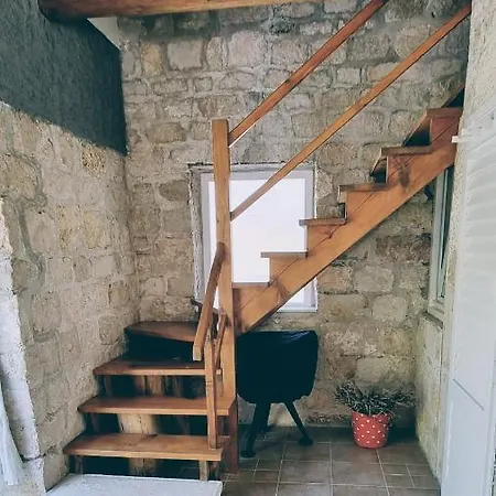 Dom wakacyjny Rector's - Charming Retreat In Old Town With Jacuzzi In Private Courtyard Rab Town