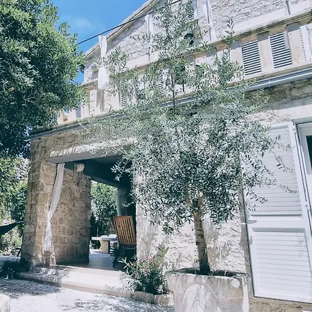 Rector's - Charming Retreat In Old Town With Jacuzzi In Private Courtyard * Rab Town