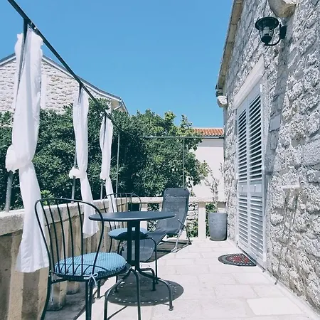 Rector's - Charming Retreat In Old Town With Jacuzzi In Private Courtyard Ferienhaus *