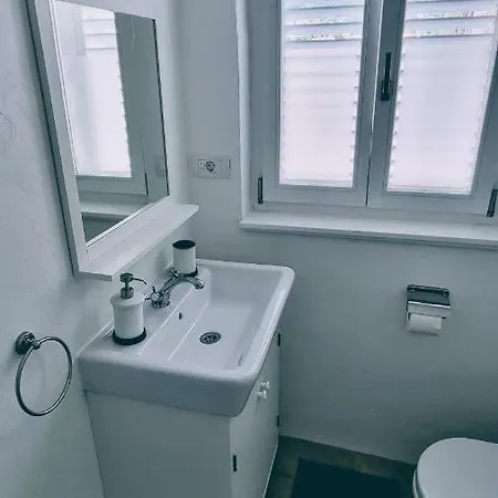 Rector's - Charming Retreat In Old Town With Jacuzzi In Private Courtyard Rab Town