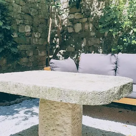 Rector's - Charming Retreat In Old Town With Jacuzzi In Private Courtyard