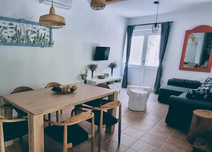 Ferienhaus Rector's - Charming Retreat In Old Town With Jacuzzi In Private Courtyard