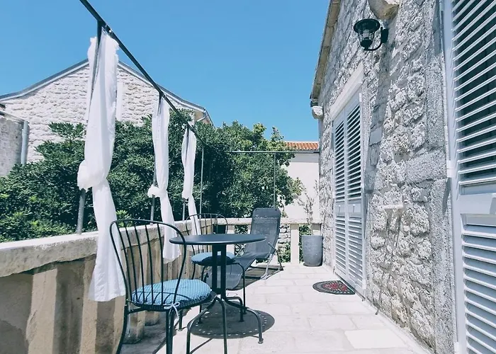 Rector's - Charming Retreat In Old Town With Jacuzzi In Private Courtyard Ferienhaus *