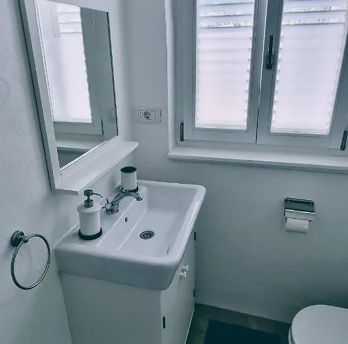 Rector's - Charming Retreat In Old Town With Jacuzzi In Private Courtyard Rab Town