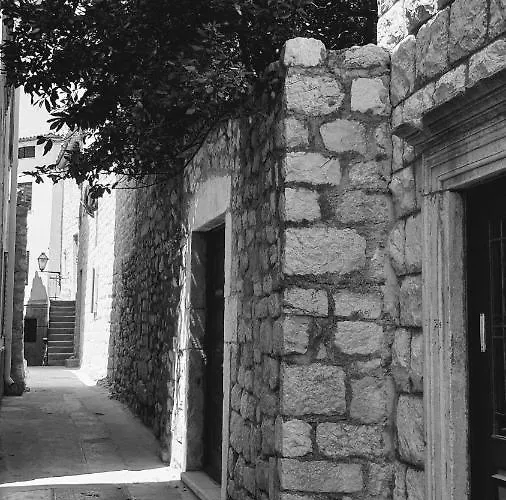Rector's - Charming Retreat In Old Town With Jacuzzi In Private Courtyard Ferienhaus Rab Town