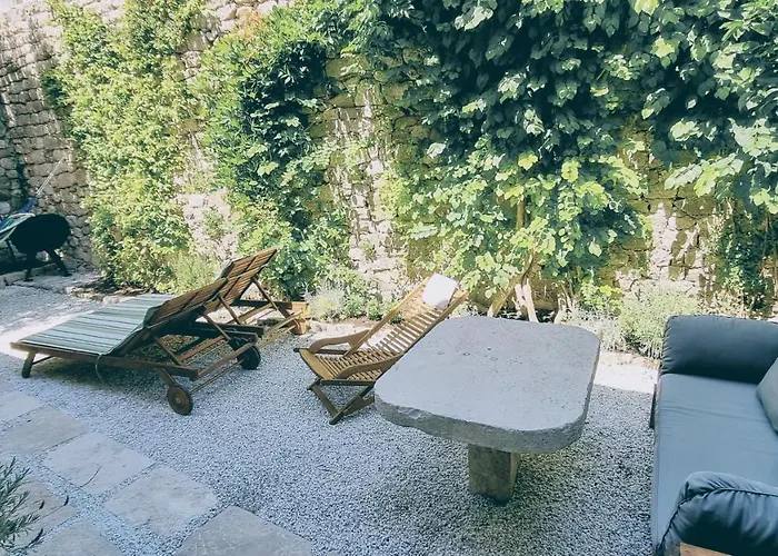 Rector's - Charming Retreat In Old Town With Jacuzzi In Private Courtyard * Rab Town