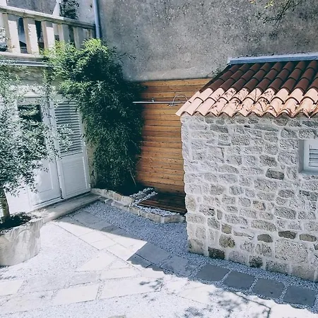 Rector's - Charming Retreat In Old Town With Jacuzzi In Private Courtyard