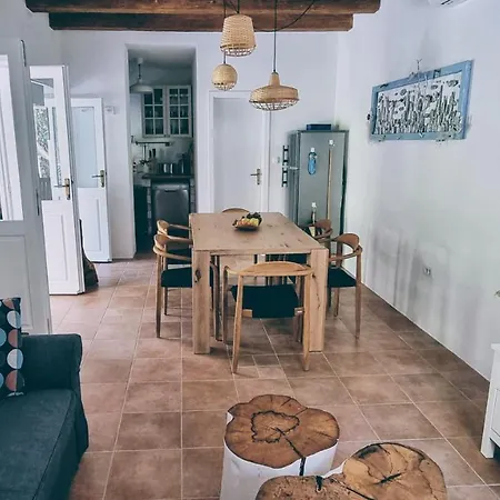 Rector's - Charming Retreat In Old Town With Jacuzzi In Private Courtyard * راب