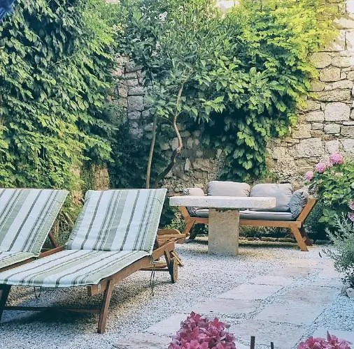 Rector's - Charming Retreat In Old Town With Jacuzzi In Private Courtyard Hébergement de vacances *