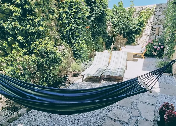 Rector's - Charming Retreat In Old Town With Jacuzzi In Private Courtyard Hébergement de vacances