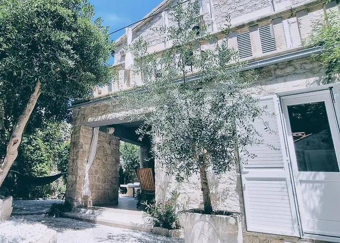 Rector's - Charming Retreat In Old Town With Jacuzzi In Private Courtyard * Rab Town