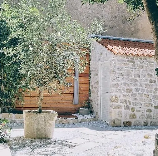 Rector's - Charming Retreat In Old Town With Jacuzzi In Private Courtyard Rab Town