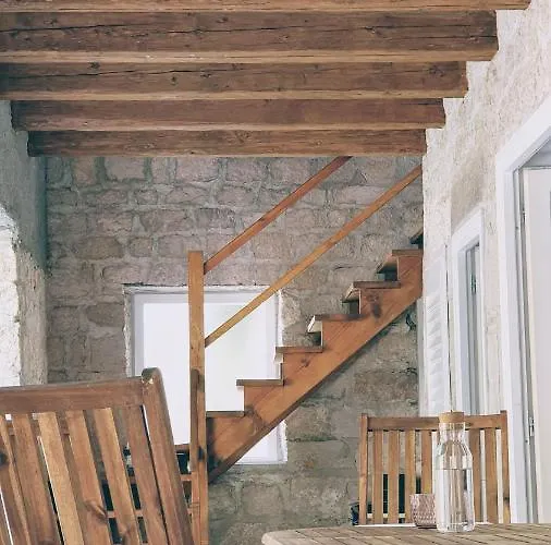 Hébergement de vacances Rector's - Charming Retreat In Old Town With Jacuzzi In Private Courtyard Rab Town