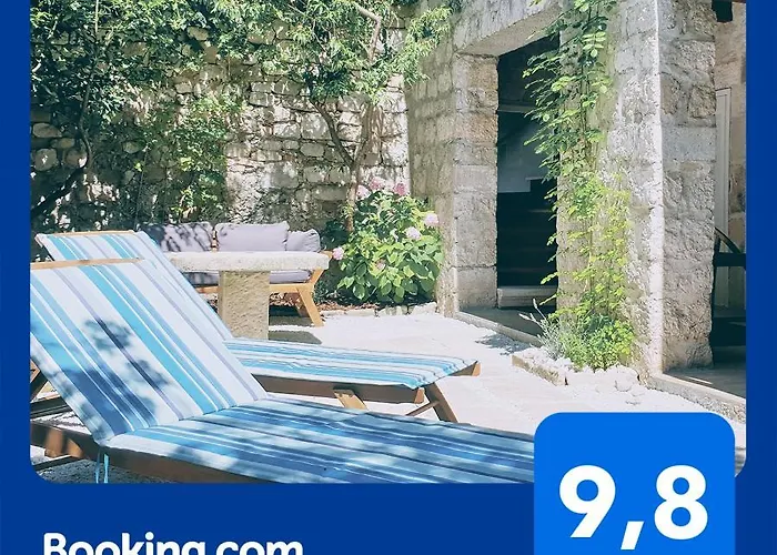 Hébergement de vacances Rector's - Charming Retreat In Old Town With Jacuzzi In Private Courtyard Rab Town